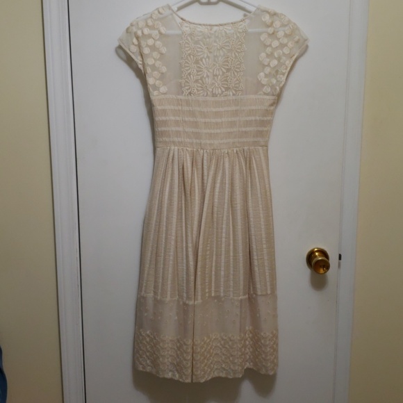 Beige dress - Picture 4 of 7